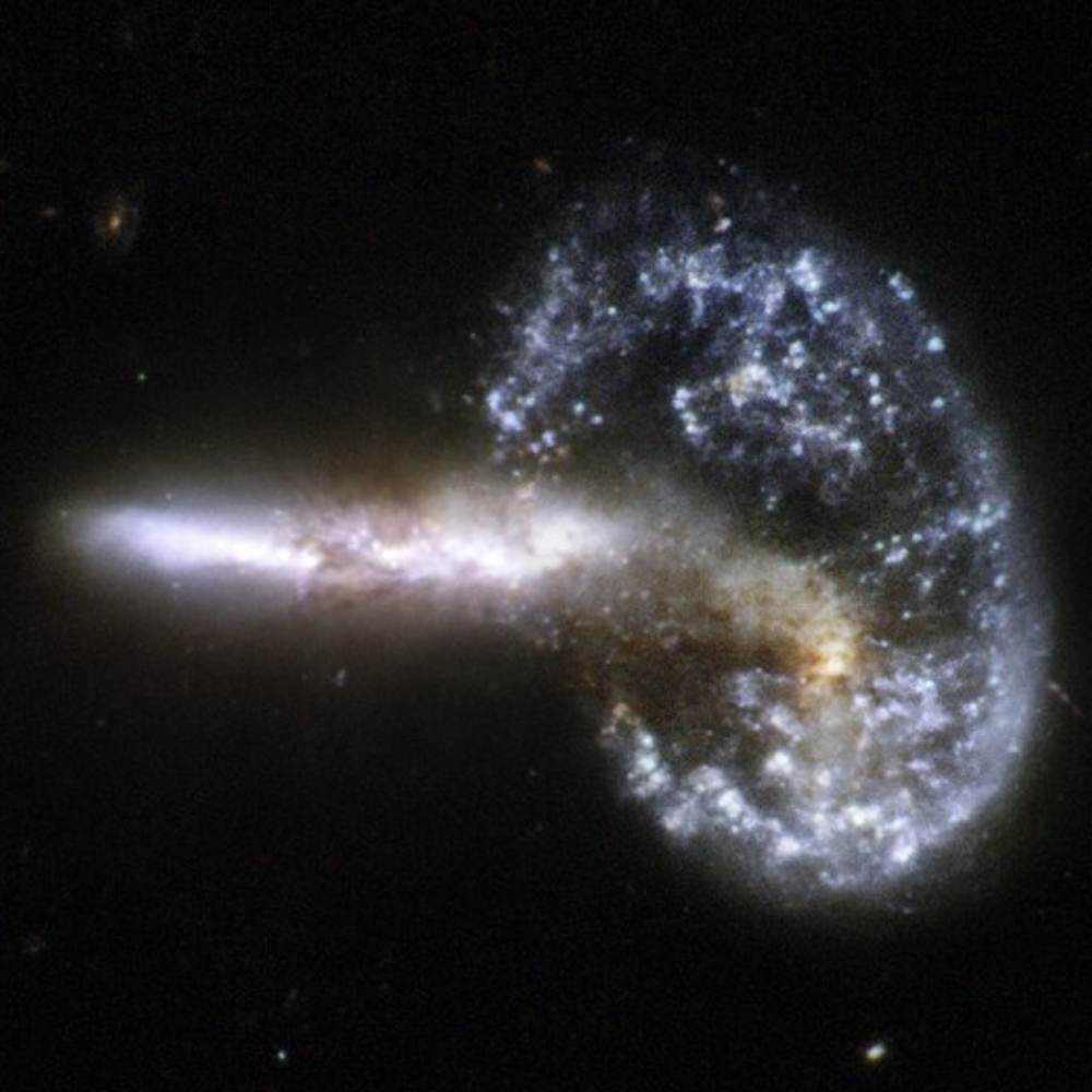 Hubble image of Mayall’s Object showing a rare ring galaxy formed by a high-speed collision between two galaxies.